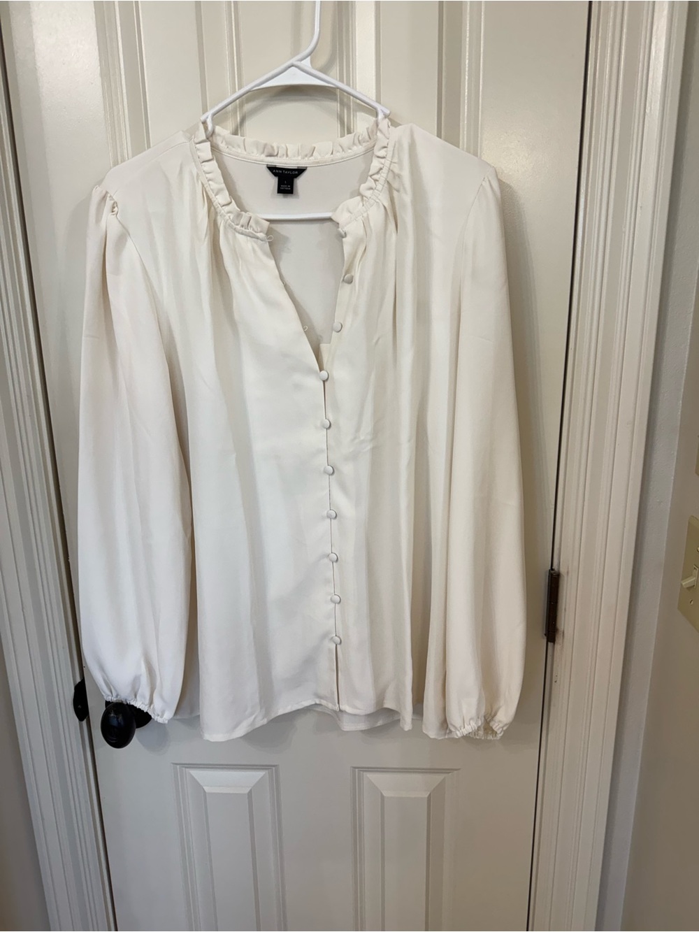 Ann Taylor Cream Ruffled Collar Button-Front Blouse